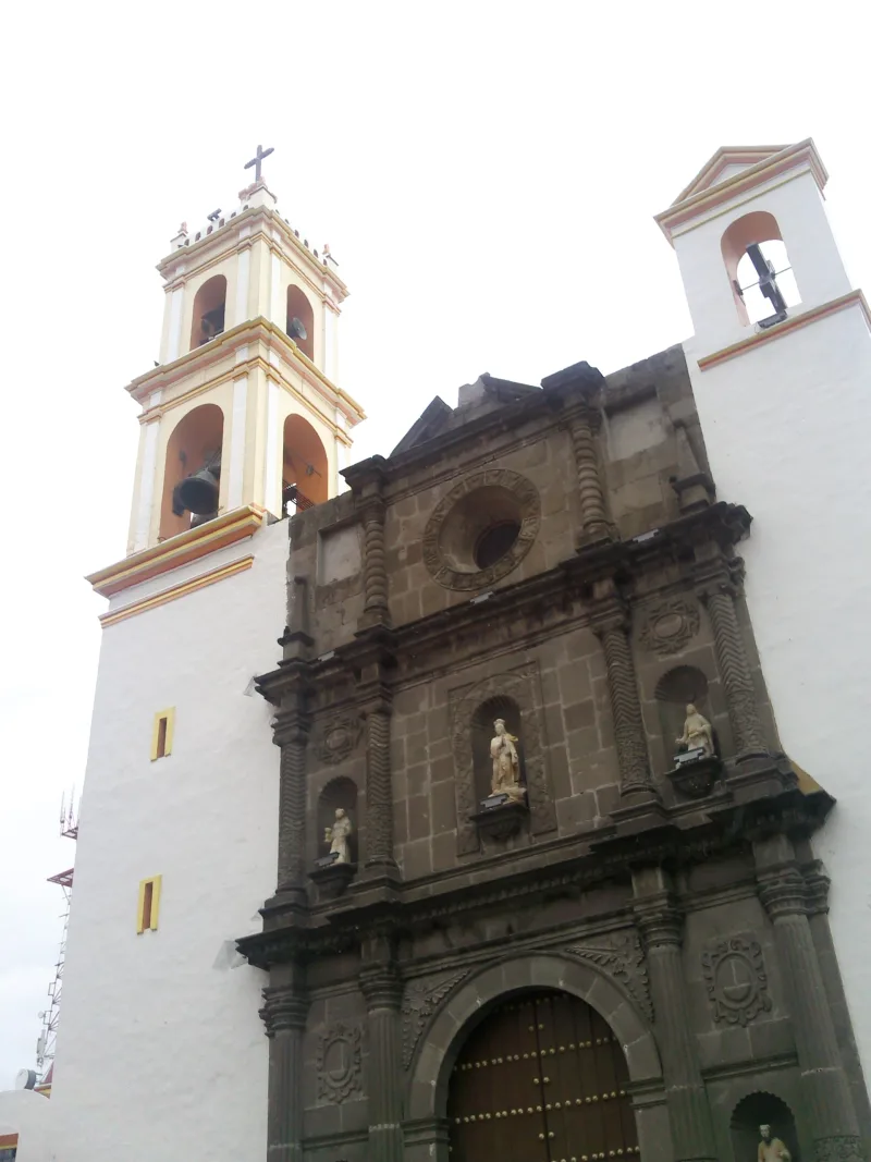 Portada de la Parroquia de San Luis Obispo, Huamantla