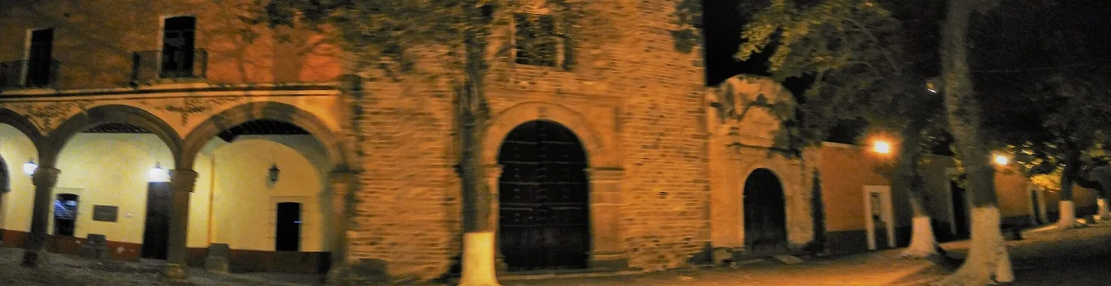 Exconvento de San Francisco y Catedral de Tlaxcala de noche